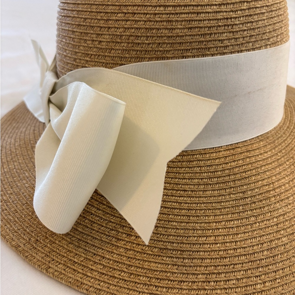 Chic Women's Tan Sun Hat with Cream Bow - Picture 3 of 3